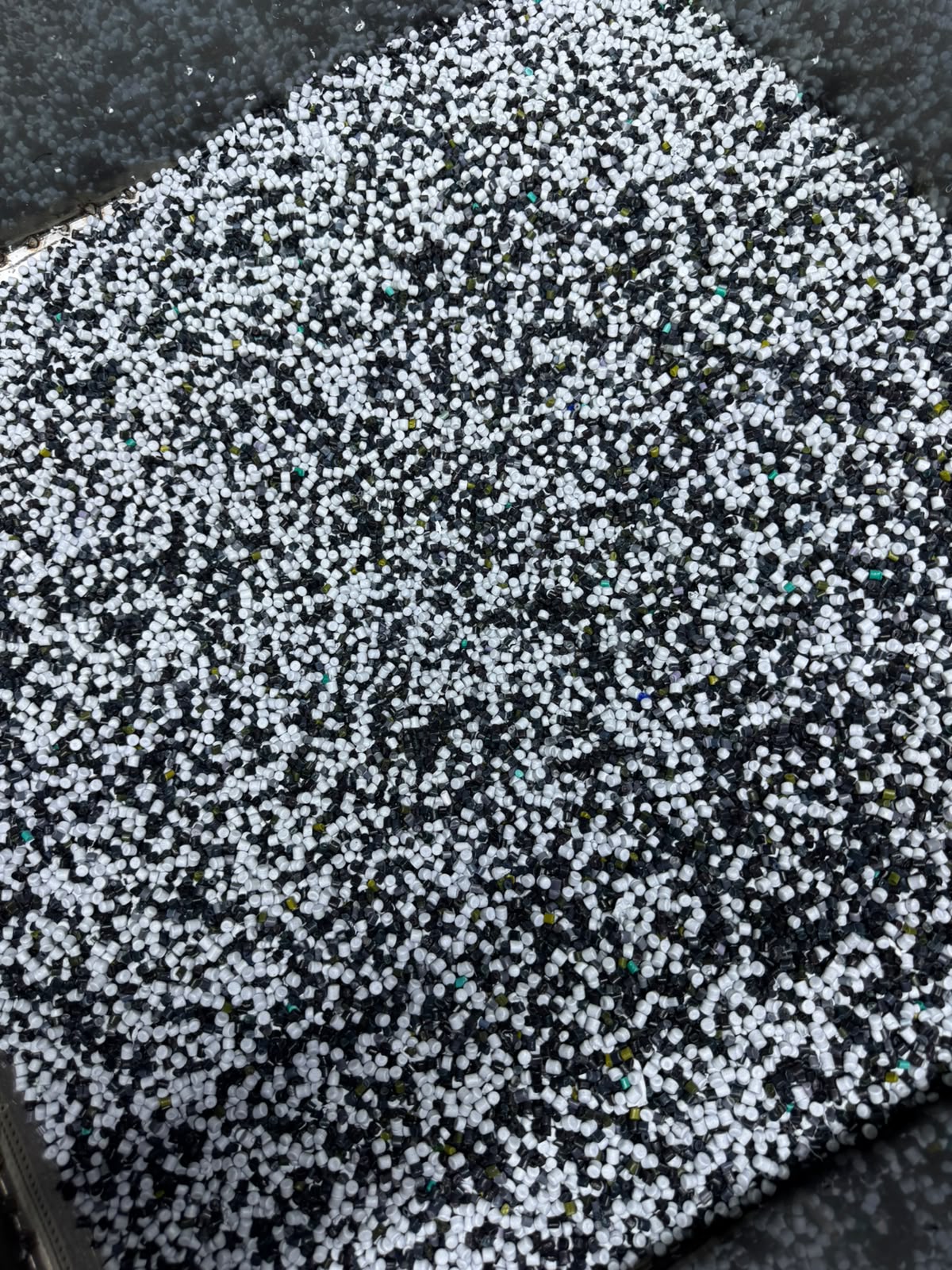 Tolva de mezclado de pellets post-industriales